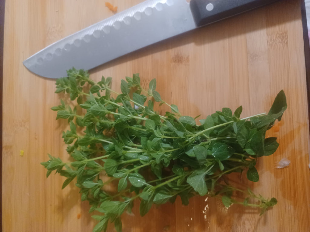 Fresh oregano for curtido